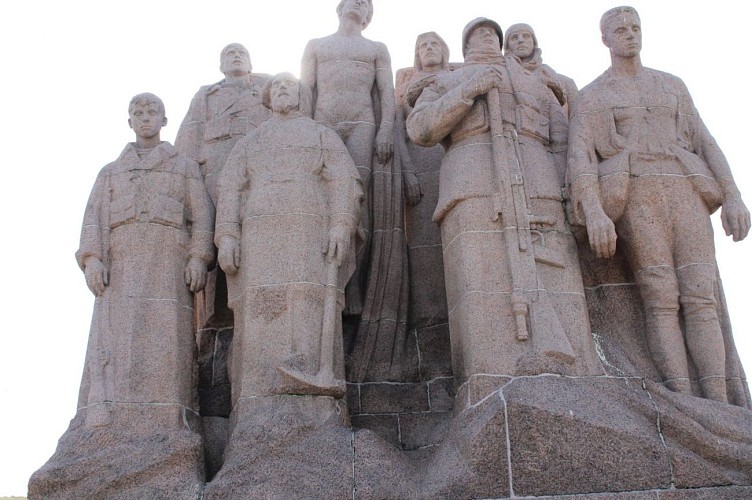 Mémorial de la Seconde bataille de la Marne : Monument « Les Fantômes » de Paul Landowski - Oulchy-le-Château
