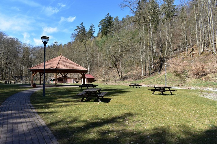 4 tables de pique-nique étang Papiermühle