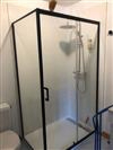 La Varnière - Chambre familiale - Salle d'eau - Lac du Der en Champagne