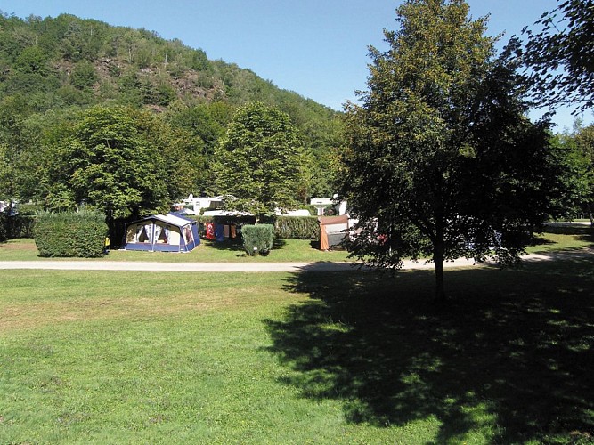 Pitches + service area - camping municipal de la Tarentaine