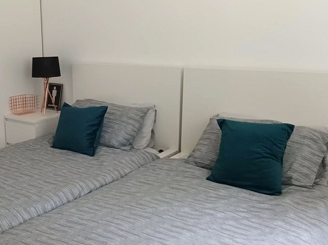 chambre avec 2 lits simples