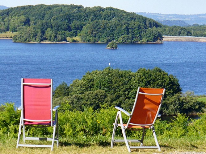Emplacement + aire de service - Camping municipal Les Bruyères