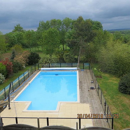 Piscine gîte à la campagne à Cours