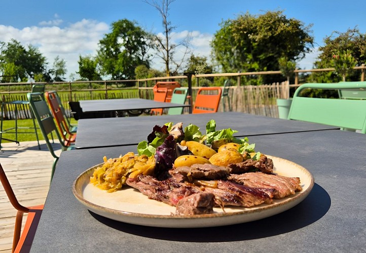 Assiettes avec vue terrasse