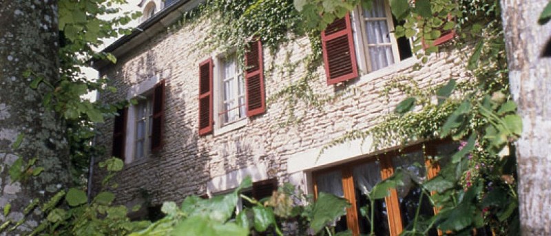 Hostellerie de la Chaumière: hôtel-restaurant logis de France 3 cheminées et 3 cocottes