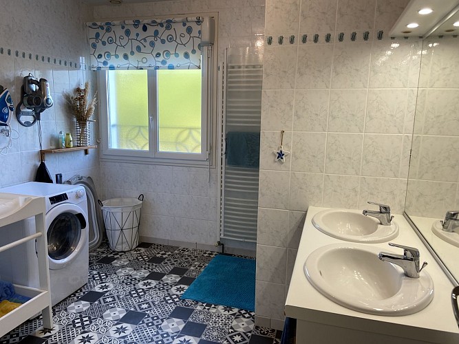 L'ENCLUME **** - LES LOGIS DU FORGERON