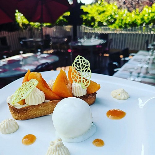 TABLE-DE-SAINT-LYS-FB