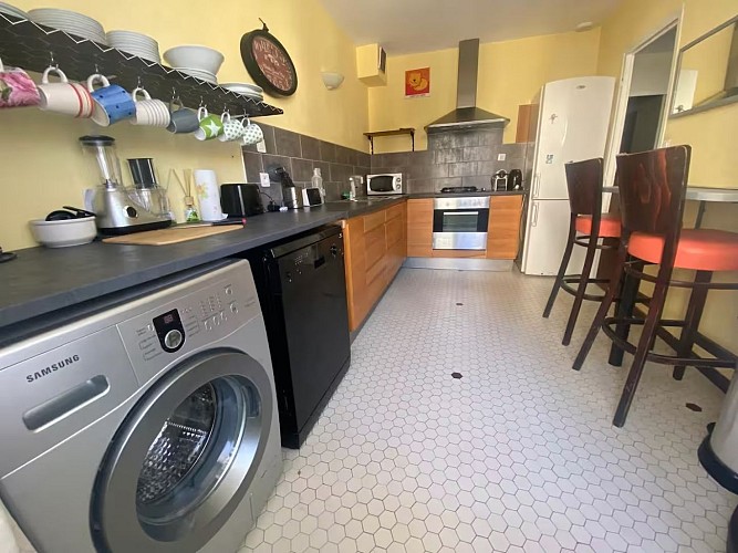 6ae9b948-6879-49b2-bffc-d461402d11b2