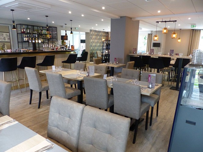 Morlaàs hôtel restaurant l'Amandier salle de restaurant