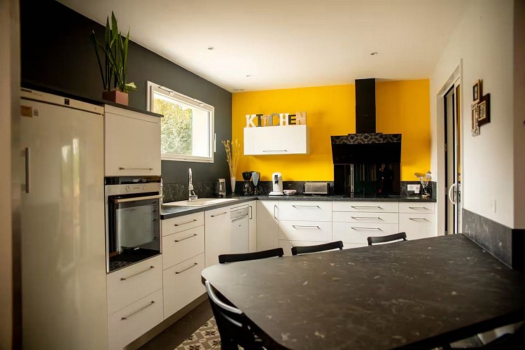 nueil-les-aubiers-gite-le-saule-en-scie-cuisine