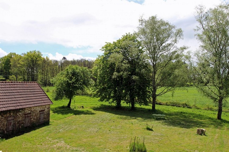 Gite du Clos du Got à Saint Yrieix La Perche en Haute-Vienne - terrain vu de l'étage_4
