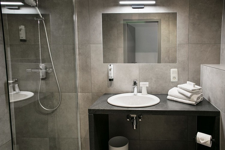 Hotel-la-couronne-henri-chapelle-salle de bain