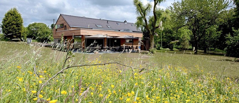 Restaurant Les Fines Gueules_extérieur prairie_2025