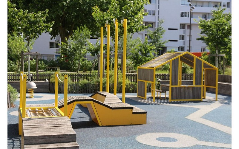 Aire de jeux Jules Verne 09 - Saragosse - Pau Pyrénées Tourisme