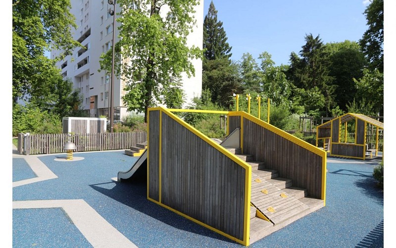 Aire de jeux Jules Verne 10 - Saragosse - Pau Pyrénées Tourisme