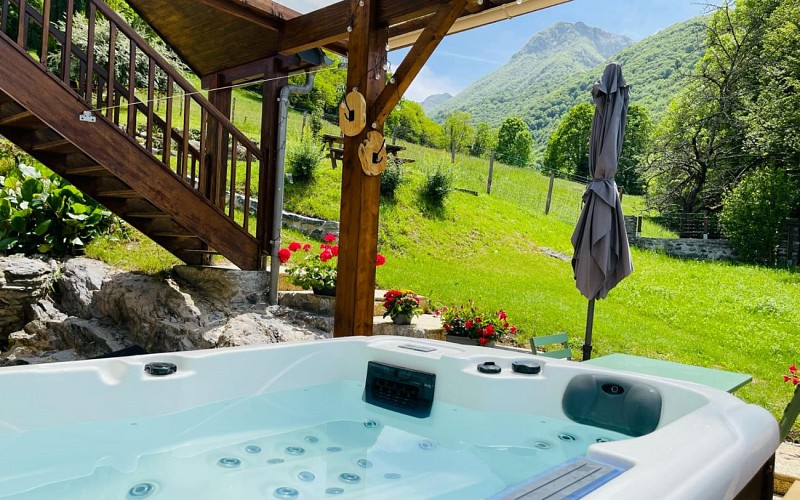 Jaccuzzi o pied de la montagne