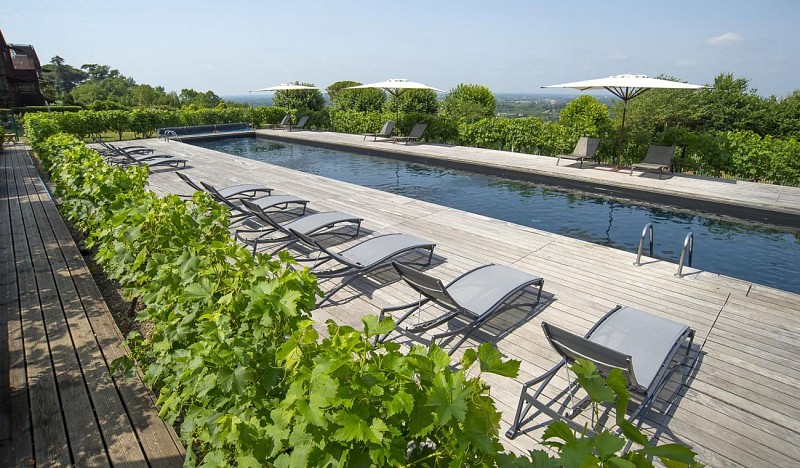 Hotel-STJ-Piscine-10---Droits-Veronique-Vedrenne