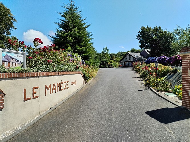 L'accès au Domaine Le Manège