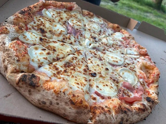 moncoutant-pizzeria-la-toqu-a-pizza2