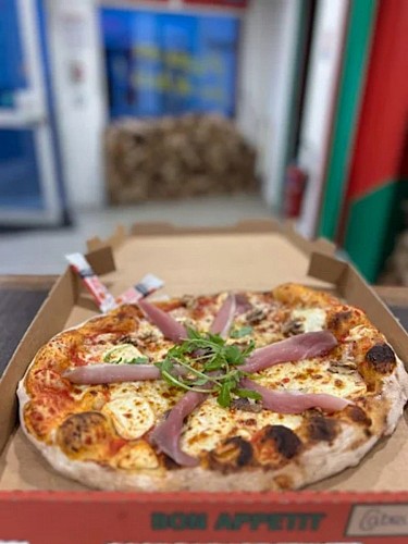 moncoutant-pizzeria-la-toqu-a-pizza1
