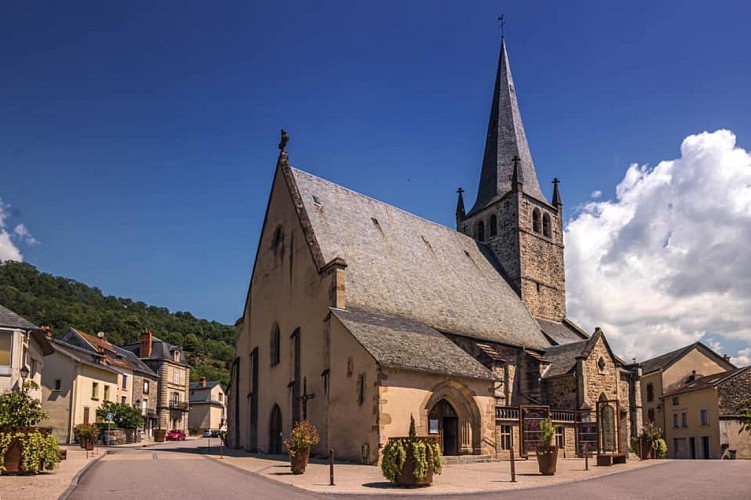 place de l'église de Bort-Les-Orgues