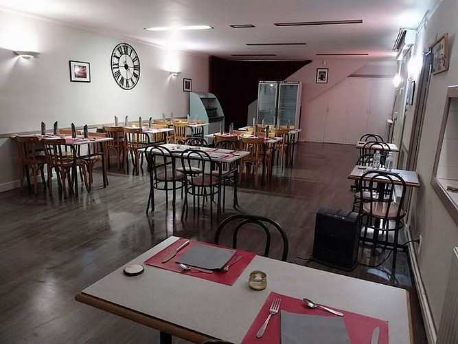 la-chapelle-largeau-restaurant-chez-dlm-salle
