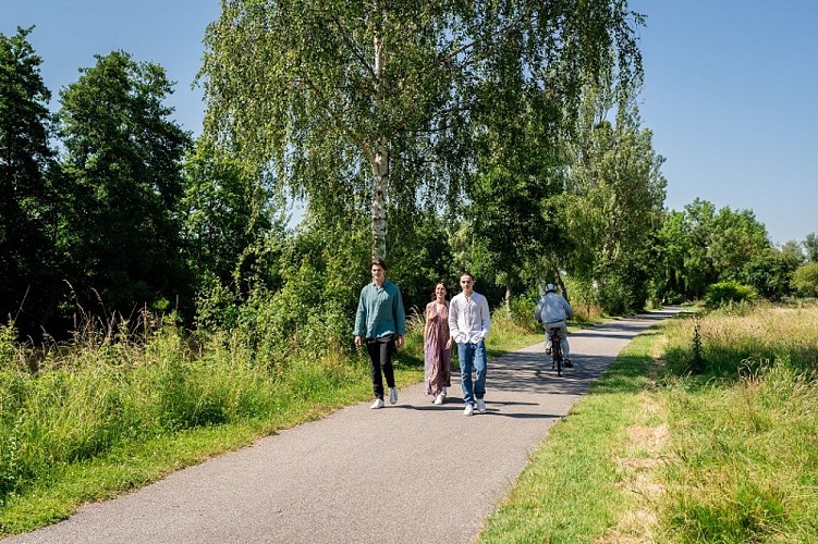 Bord de l'Eure _lodges de Socrate_le vaudreuil_voie verte