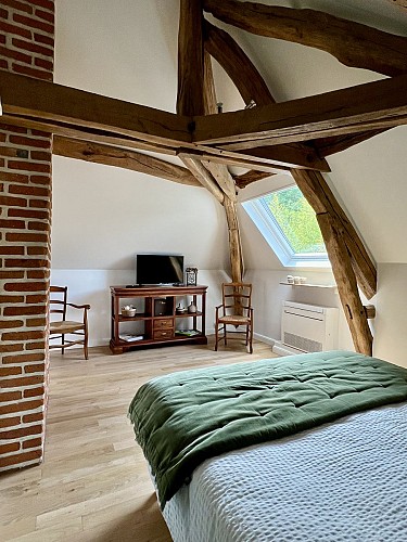 1 Chambre TV LF res 3024x4032