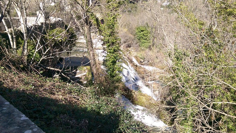 La cascade sur la Vis en proximité immédiate du petit village
