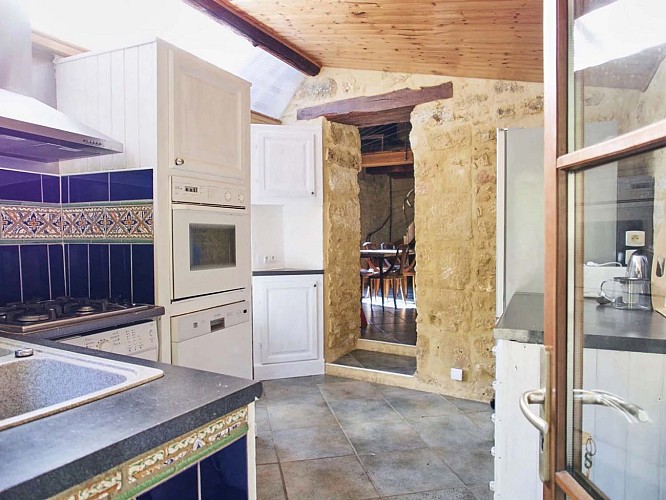 Domaine-de-Cantegrel-vitrac-sarlat-Gite-La-Maison-Bleue-cuisine-1-psg