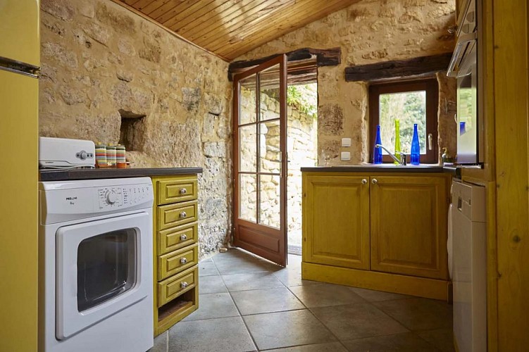 Domaine-de-Cantegrel-vitrac-sarlat-Gite-La-Maison-Bleue-cuisine-4-psg