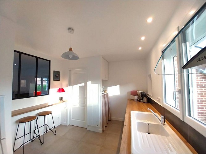 Normandy- sea cottage-Le Clos de Varengeville sur Mer- cuisine lumineuse