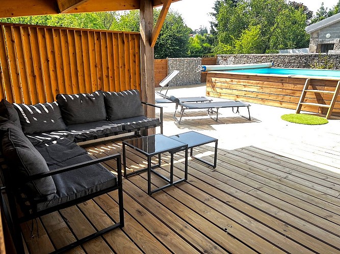 La chapelle-st-laurent-gite-l-udik-terrasse-piscine