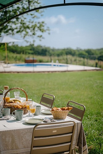 Gîte-verrerie-Eygurande-table-vallee-isle-perigord