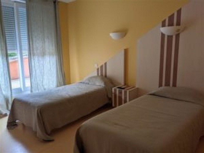 Deux-lits-simple-300x225