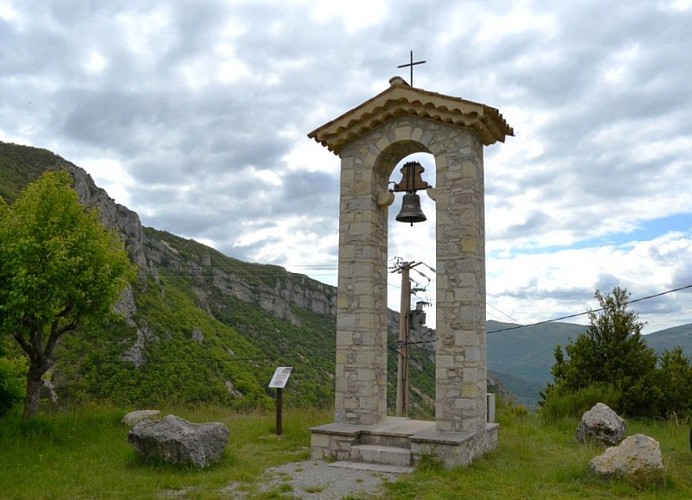 Clocher de l'ancienne église d'Izon-la-Bruisse