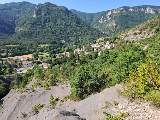 Trescléoux en contrebas des marnes