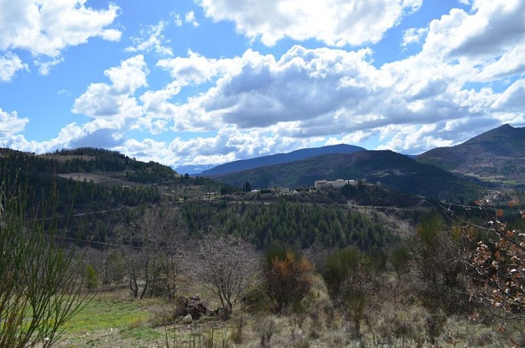 Arpavon dans la vallée de l'Ennuyé