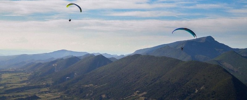 Pratique du vol libre au-dessus des Baronnies