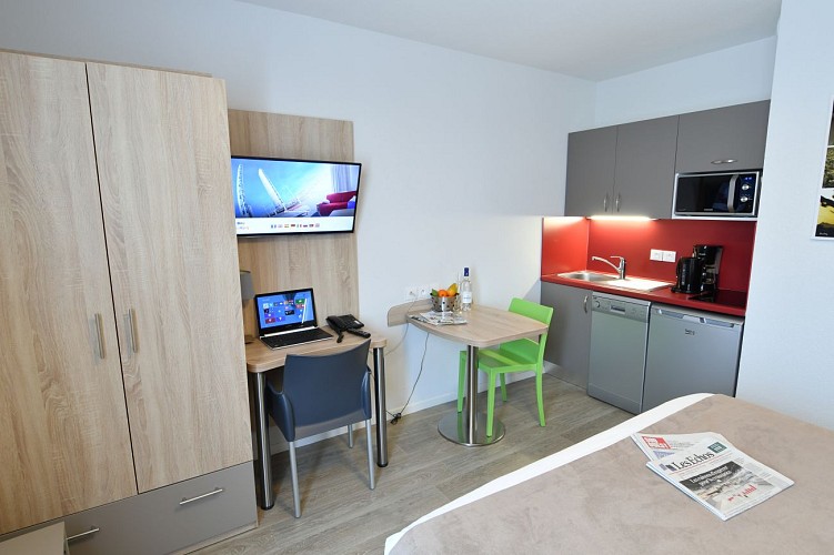 02_Mer_et_Golf_City_baf_studio_business_double_03