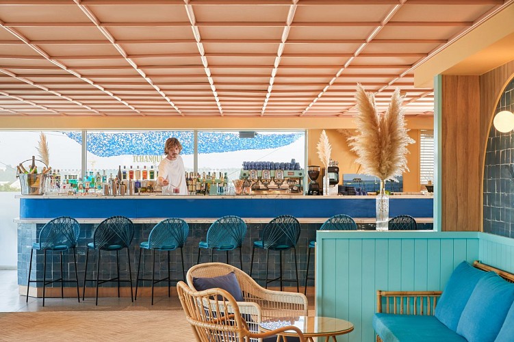 230905 Hotel Indigo_Veerle Evens_TCHANQUE_217-2 + barman