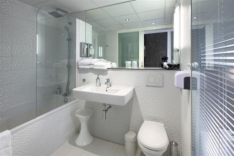 33. Au Comté d'Ornon - Gradignan salle eau