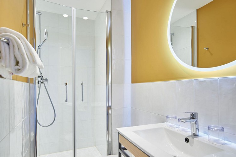 htelclmenceau_salledebaindouche_2_53662716649_o