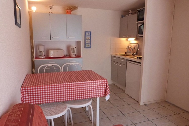 085MS002001 - MAIS 604