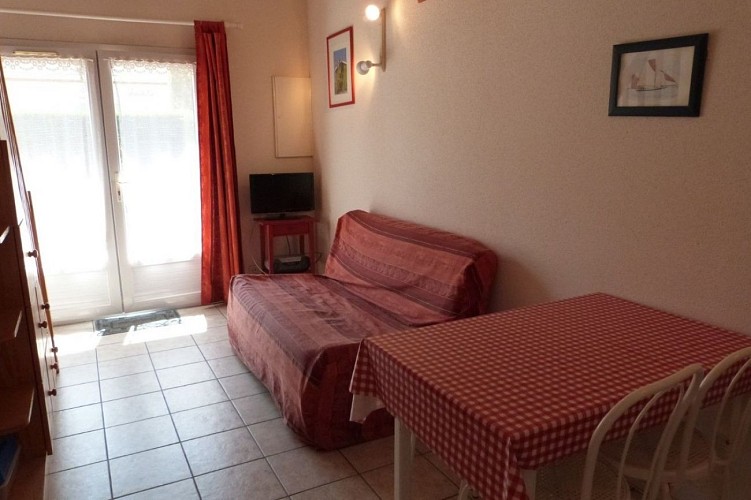 085MS002001 - MAIS 604