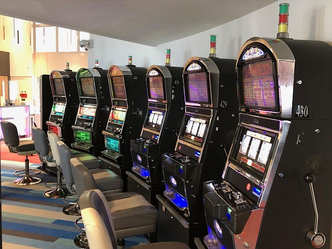 MACHINES-A-SOUS-CASINO-LUC-SUR-MER-PIERRE-LEQUESNE