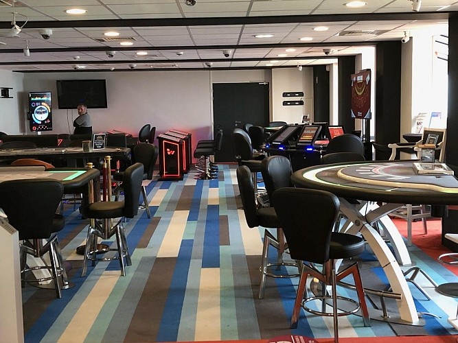 TABLES-DE-JEUX-CASINO-LUC-SUR-MER-PIERRE-LEQUESNE