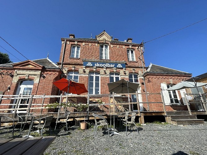 Façade Skool Bar