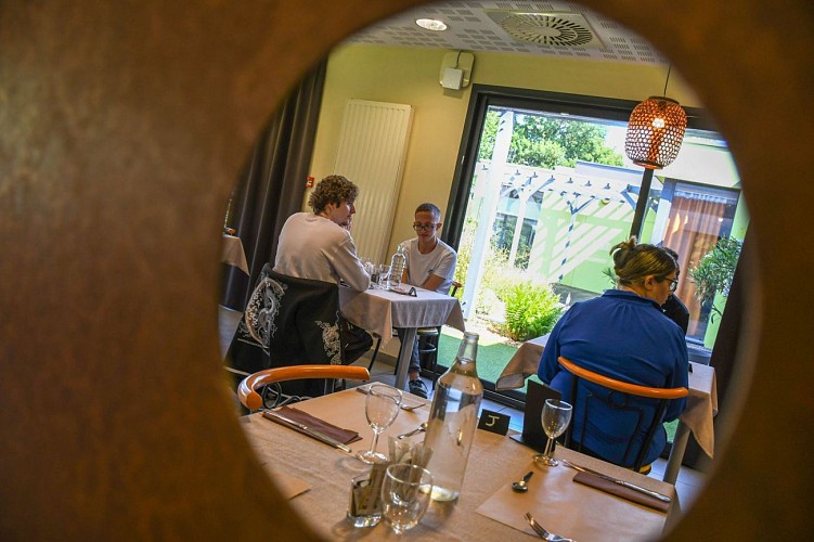 Salle de restauration, le Pommeret