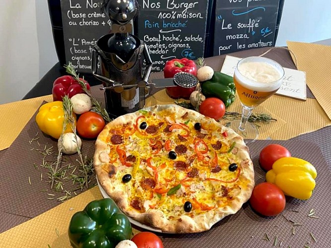 Pizza la Tour de Pizz 800px